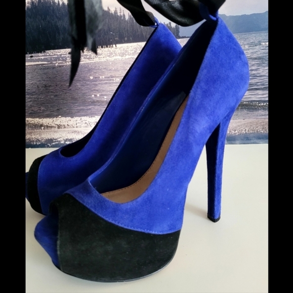 H By Halston Platform Heels - Picture 5 of 15